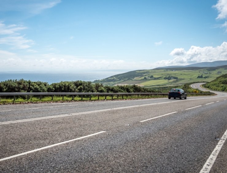 autostrada lungo il mare