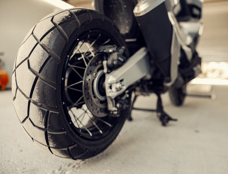 Quanto dura la batteria di una moto ferma?