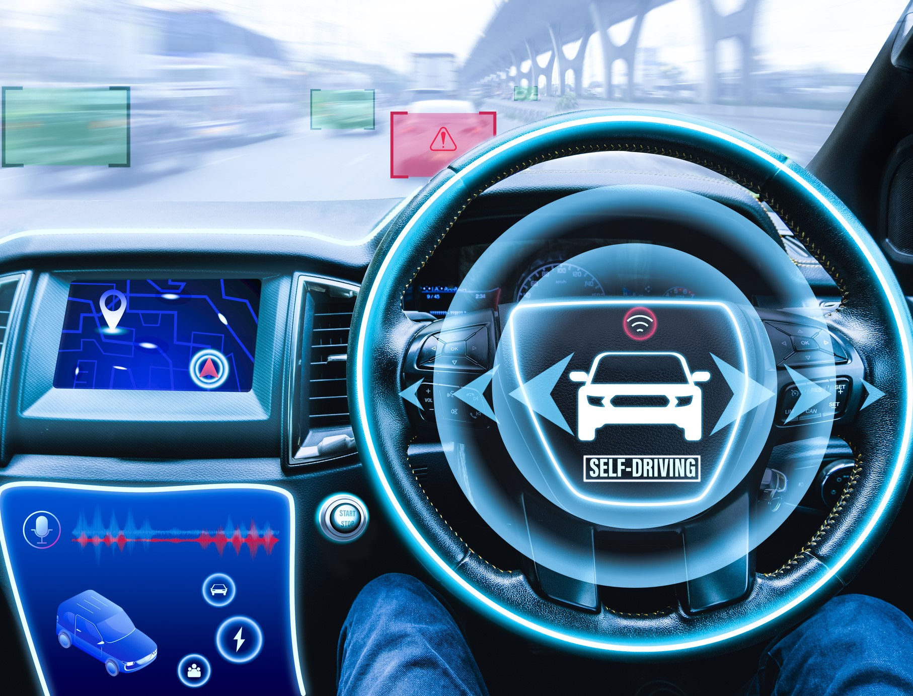 uomo consulta uno smartphone