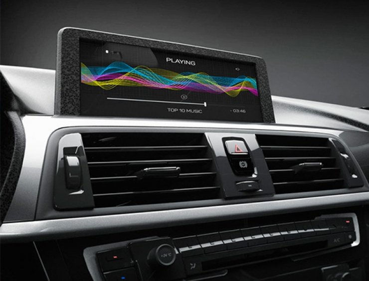 Console centrale di un'auto moderna