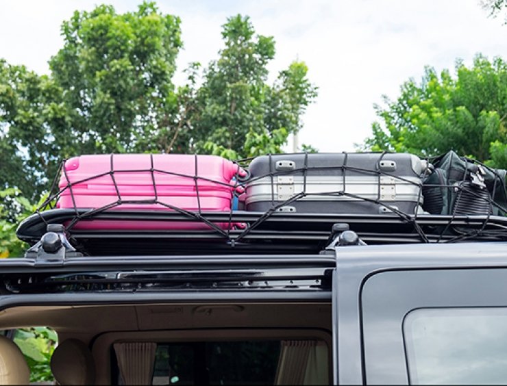 portabagagli sul tetto con rete bagagli