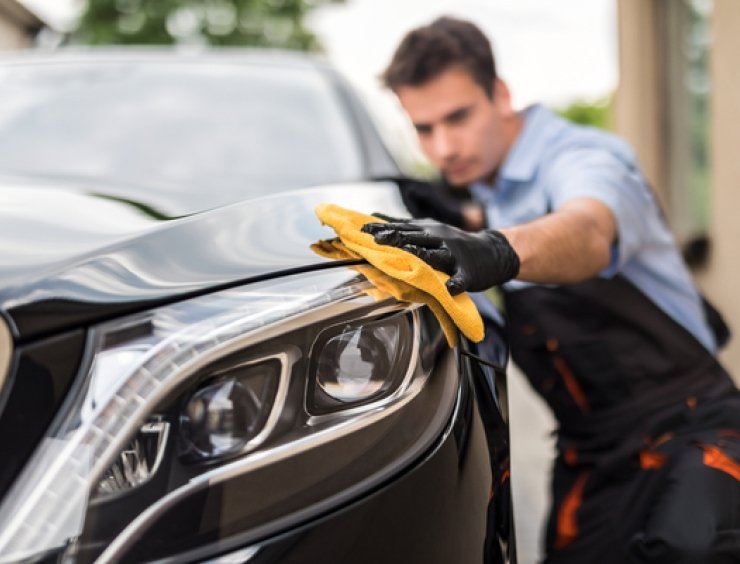 lucidatura di una vettura