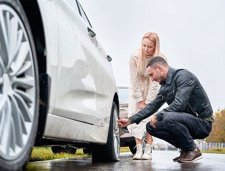 Cosa serve per sostituire una gomma a terra 
