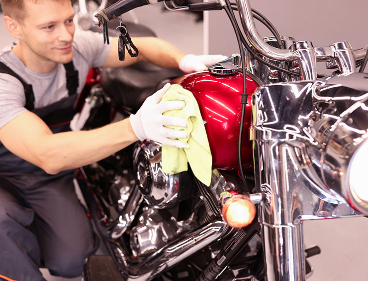 lucidatura di una moto