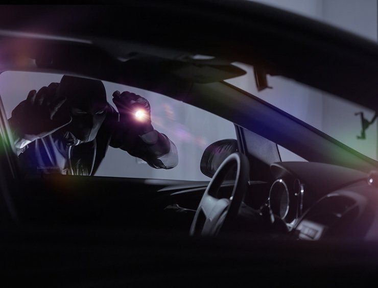 Furto d'auto all'opera