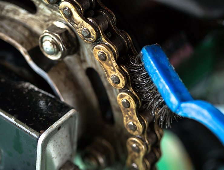 pulizia catena da moto