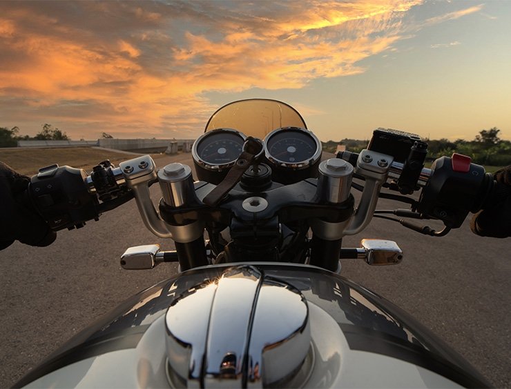 Il quadro si accende, la moto non parte. È un problema della candela?