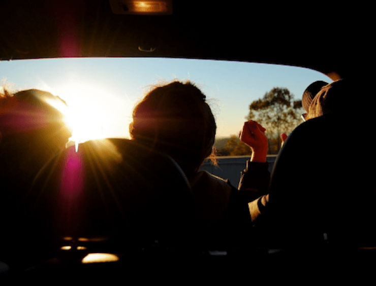 famiglia con bambini in viaggio