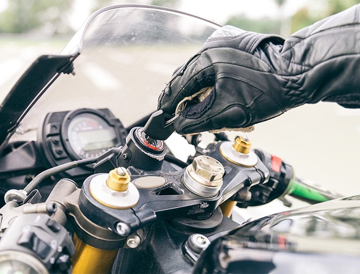 Il quadro si accende, la moto non parte. È colpa della batteria?