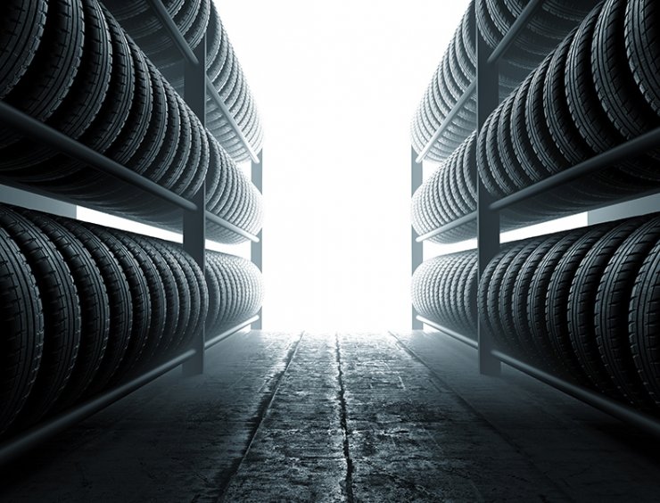 First Stop pneumatici stoccati in magazzino