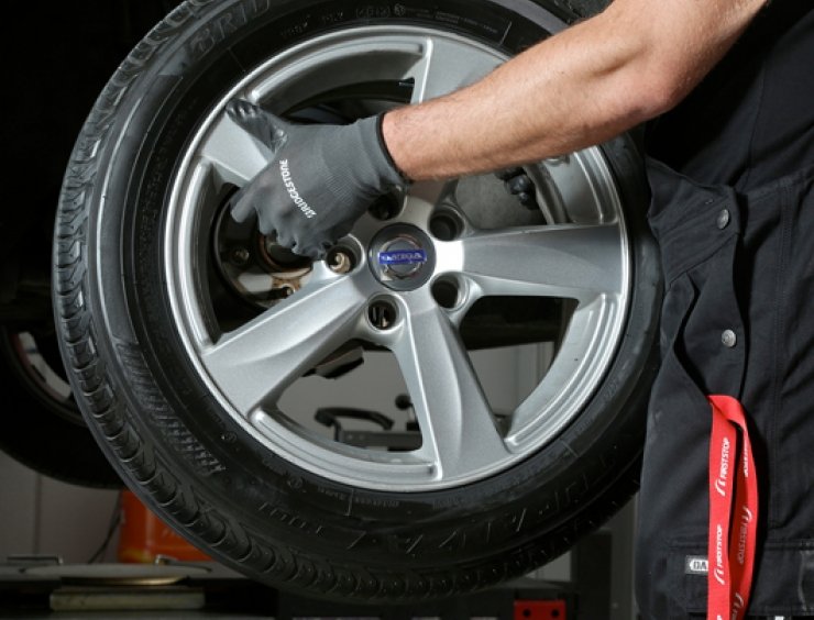 montaggio di un pneumatico