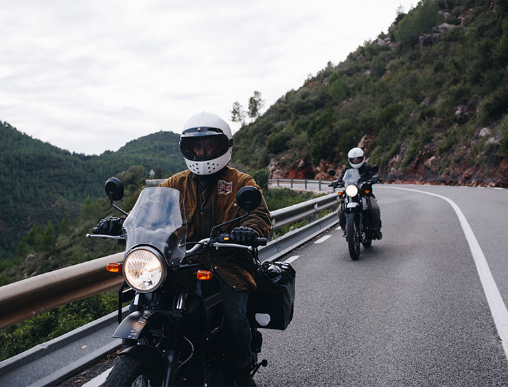 Come si salutano i motociclisti, qual è il loro linguaggio e da dove deriva