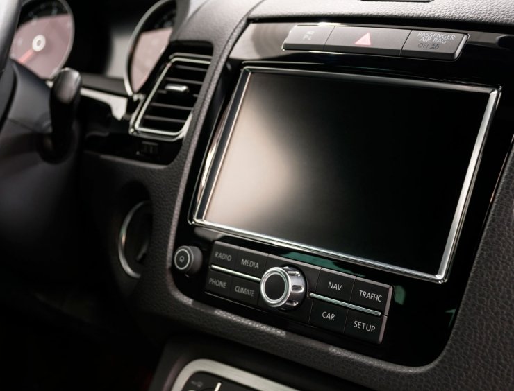 schermo spento di una console auto