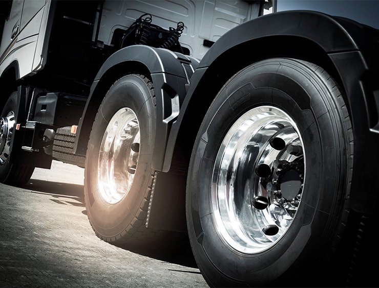 Come controllare le gomme adatte per il proprio camion