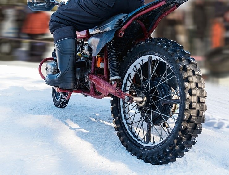 Abbigliamento moto invernale: giacca, pantaloni e stivali